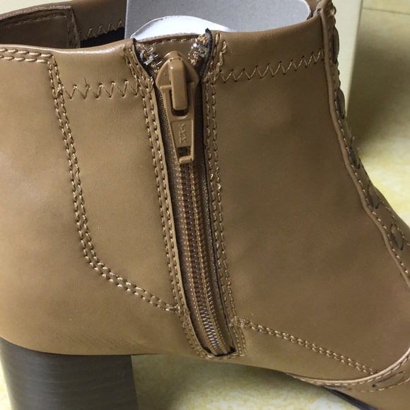 St John’s Bay Gigi Camel Ankle Boots w 2 “ Heel - Picture 7 of 8